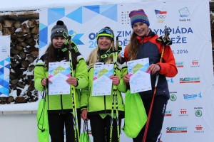 Karla Mičkerová - v červenomodré bundě